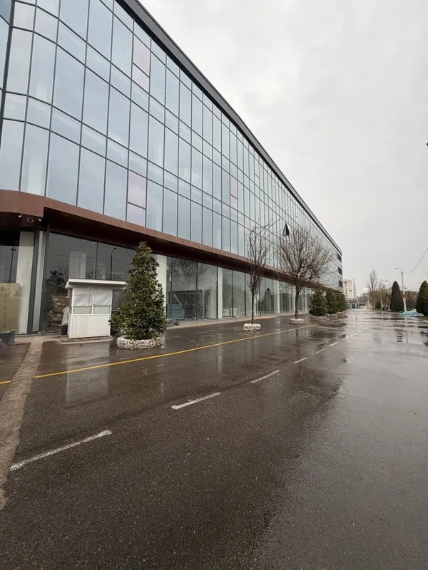 Проспект Амира Темура Ор-р: Хотира майдон отдельно стоящее здание — фото 2