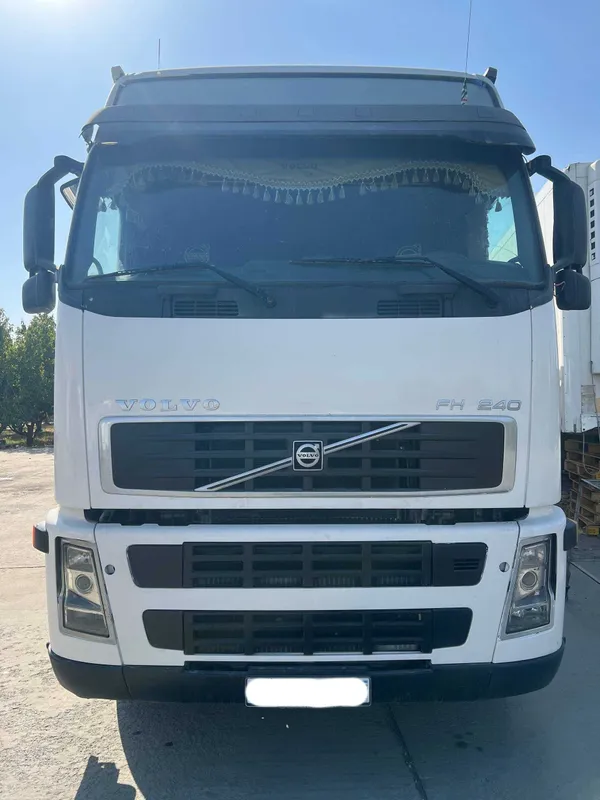 тягач Volvo FH12 2003 механика Volvo ва рефрижератор прицеп сотилади 1