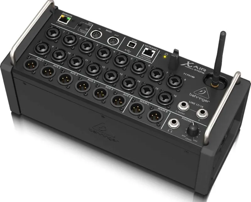 Цифровой микшер Behringer XR18