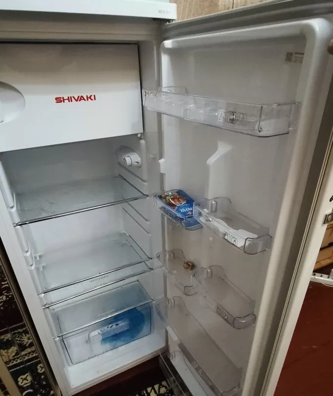 Холодильник сотилади