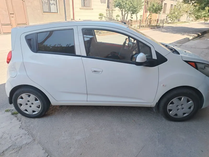 Chevrolet spark 2011 4