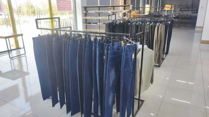 kiyim do'koni uchun stelajlar va vishikalar — фото 1