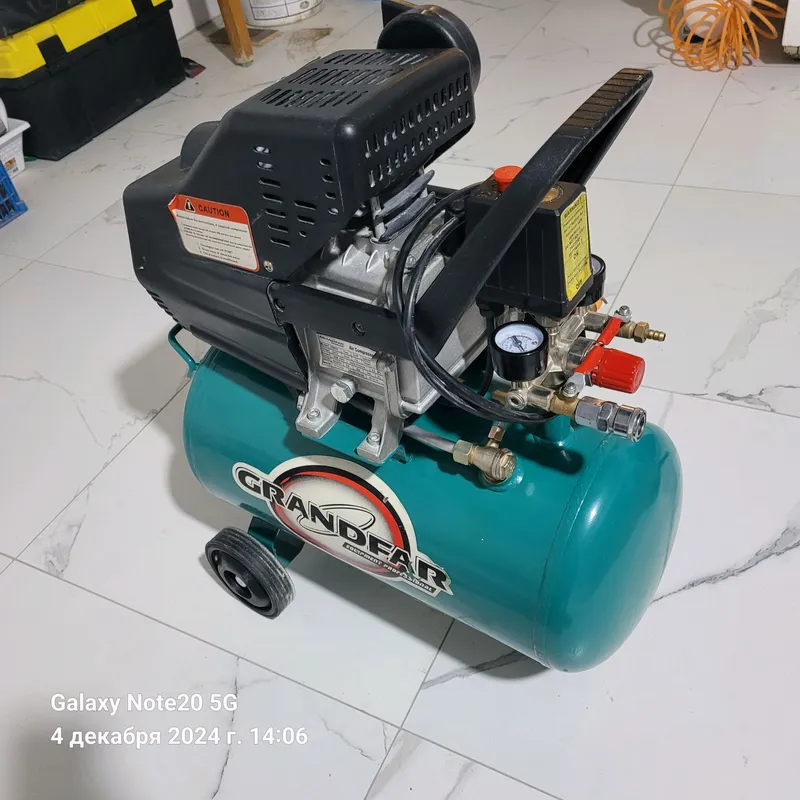 компрессор масленний 24 L