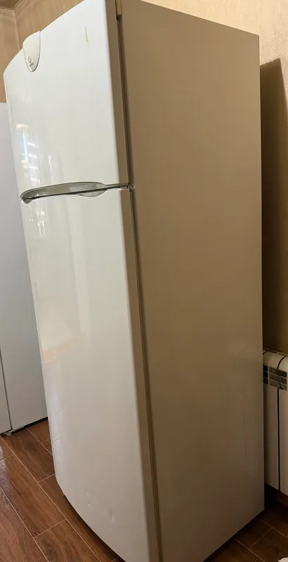 Холодильник Indesit 3
