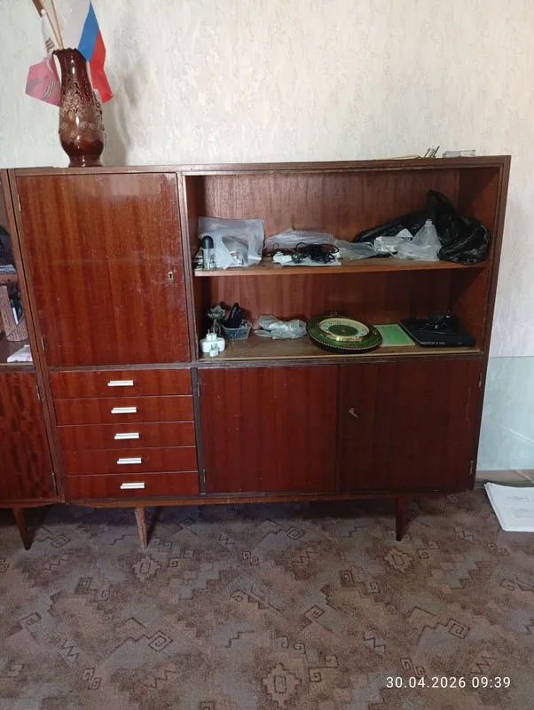 все по 250тыс.книжные шкафы, трюмо, стол и комод