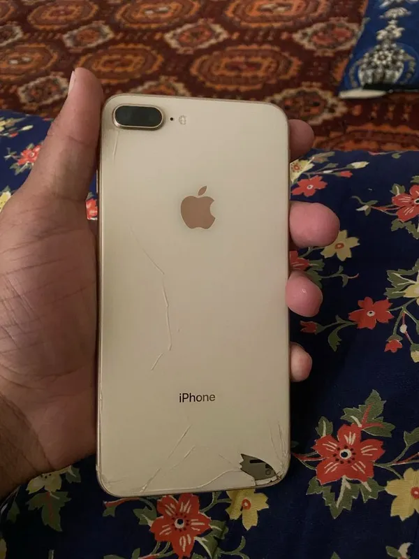 Iphone 8+ sotiladi 1