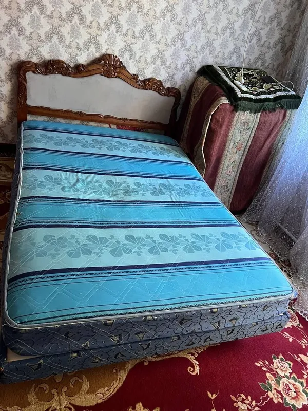 Срочно продается двухспальная кровать с матрасом. Состояние отличное. 1 Срочно продается двухспальная кровать с матрасом. Состояние отличное. 1
