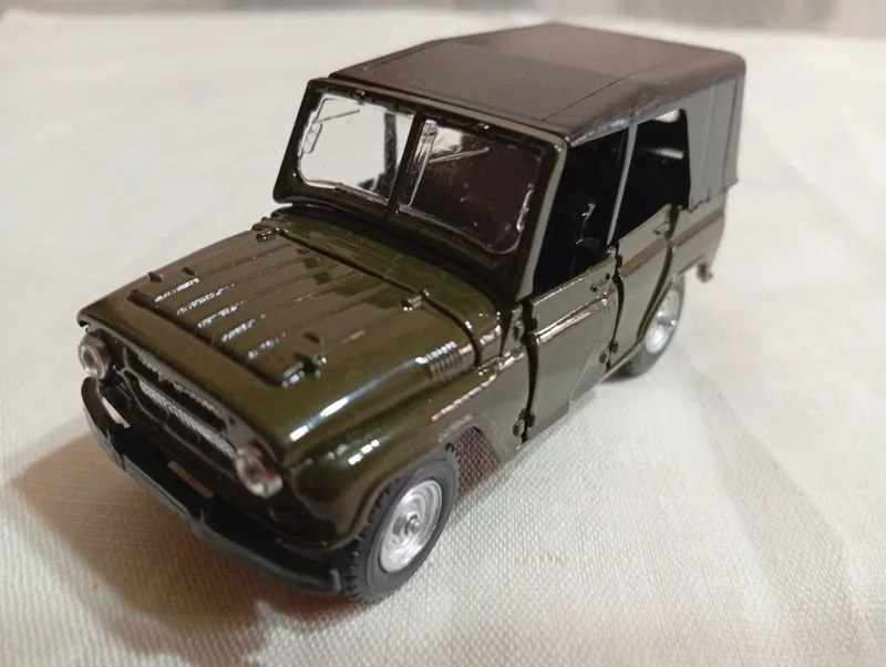 Модели масштабные 1:43 торг уместен 3 Модели масштабные 1:43 торг уместен 3