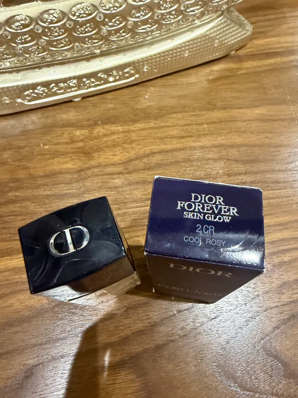Dior forever skin glow liquid foundation 24HR wear 2