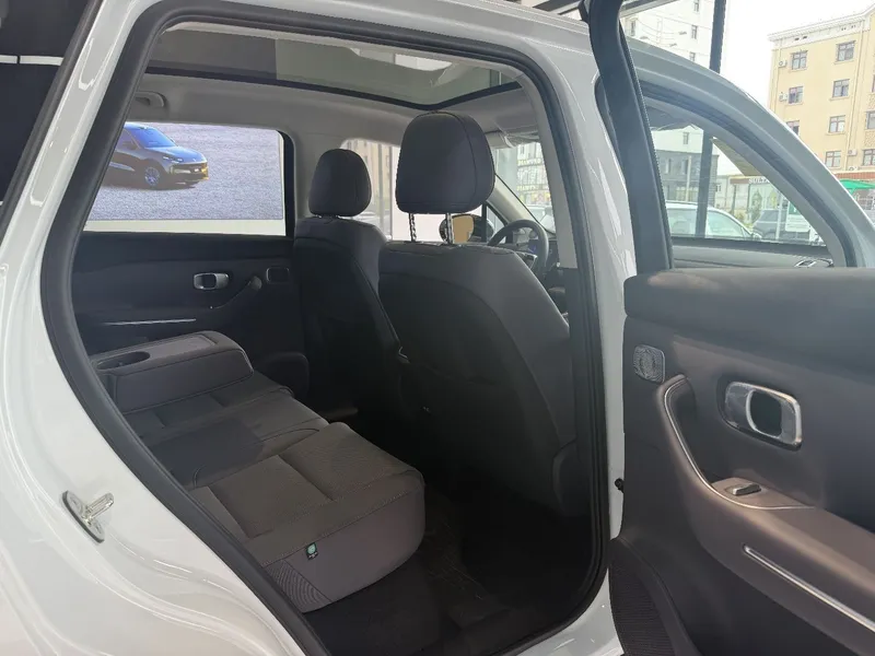 Leapmotor C10 hybrid — фото 3