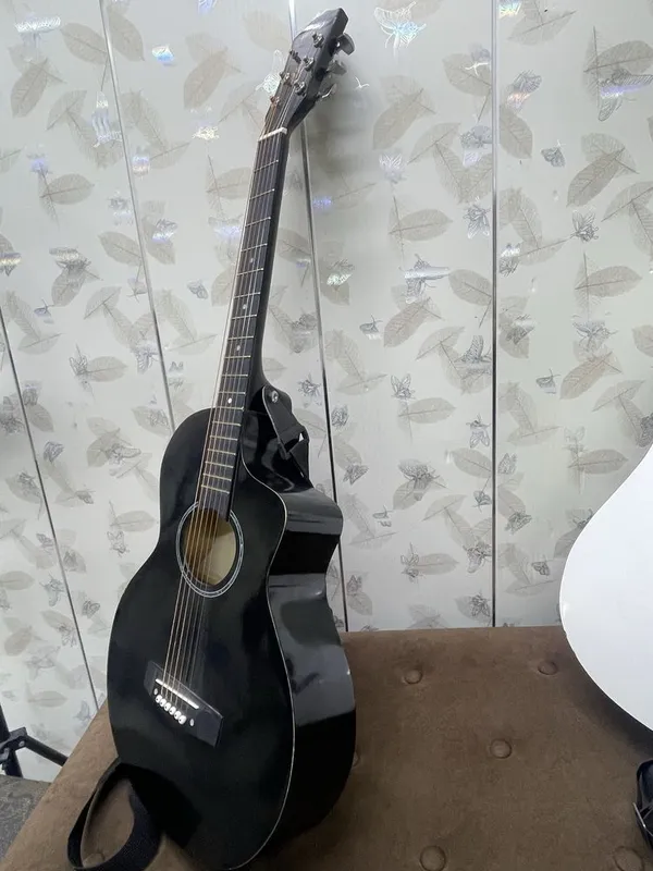 Akkustik gitara sotiladi holati yaxshi 2 Akkustik gitara sotiladi holati yaxshi 2