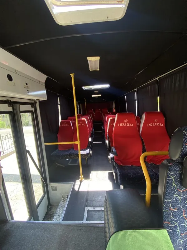 Isuzu avtobus sotiladi 6