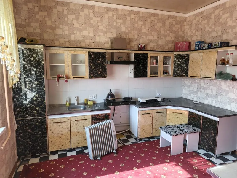 Uy sotiladi SROCHNO jihozlori bilan 650mk Shomoxulum kotedj yoʻl usti — фото 3 Uy sotiladi SROCHNO jihozlori bilan 650mk Shomoxulum kotedj yoʻl usti — фото 3
