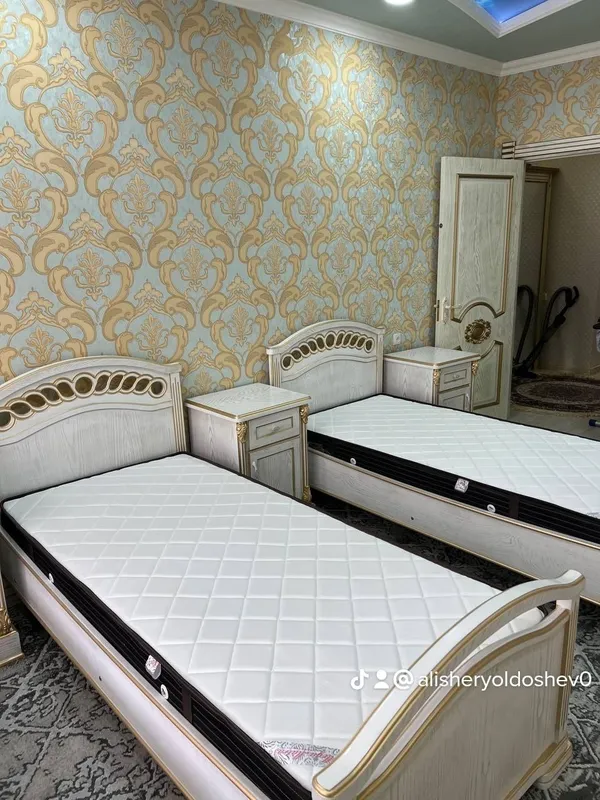 Kravat klassik chinor va shpondan oq tilla orex qaymoq ranglari bor — фото 1