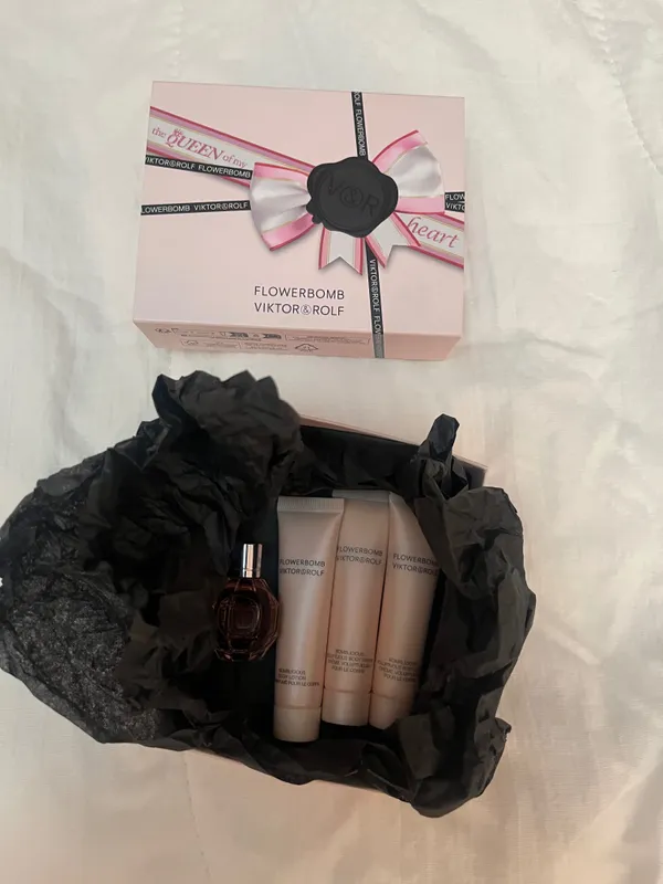 Viktor&Rolf Flowerbomb Gift Set — оригинальный подарочный набор 1 Viktor&Rolf Flowerbomb Gift Set — оригинальный подарочный набор 1