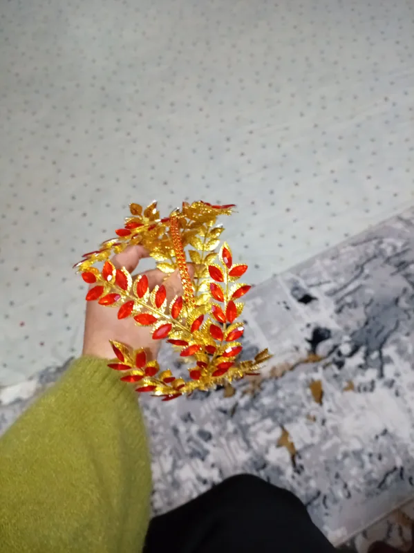 kelinlar uchun diadema va abadoklar sirg'alari bn