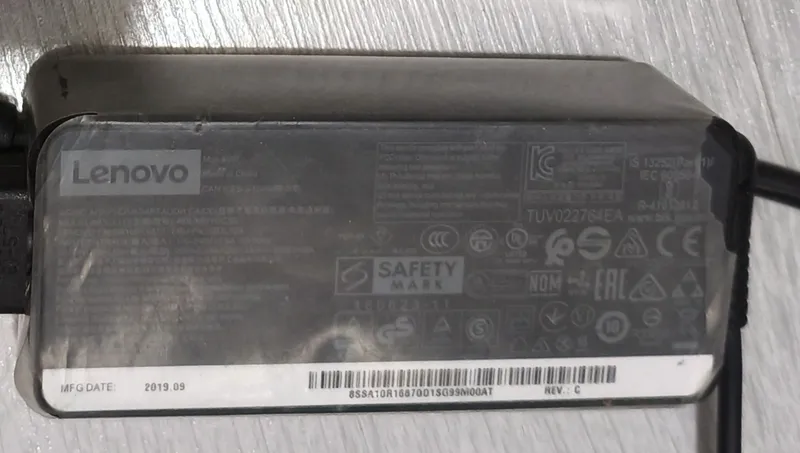 Продам зарядный блок питания для ноутбука Lenovo 65w — фото 1