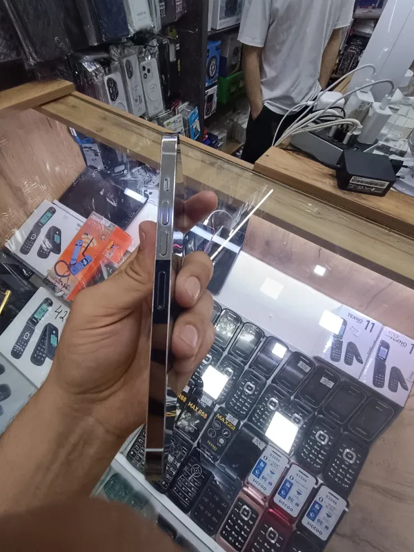 Apple 13 pro max 6 Apple 13 pro max 6