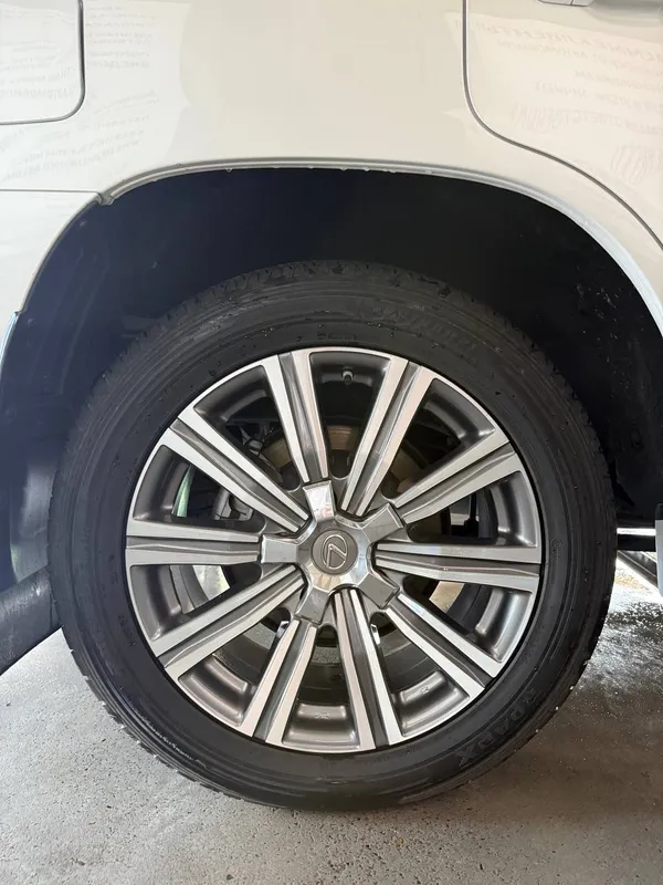 Lexus LX 570 сотилади 8