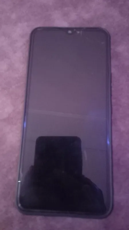 телефон Tecno Spark 8C 64/4+3. Цена 700 тысяч сум 2