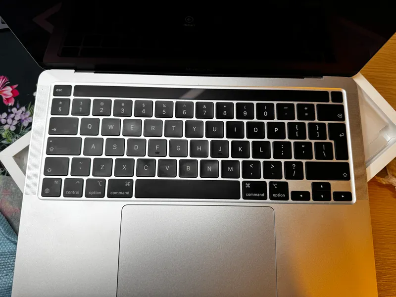 MacBook Pro M2 13, 16/256 2 MacBook Pro M2 13, 16/256 2