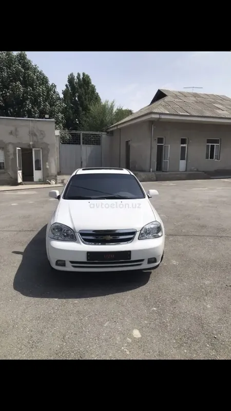 Лачетти сотилади