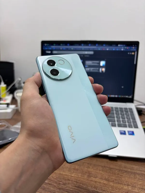 Vivo V30e 8/256 Green — фото 1