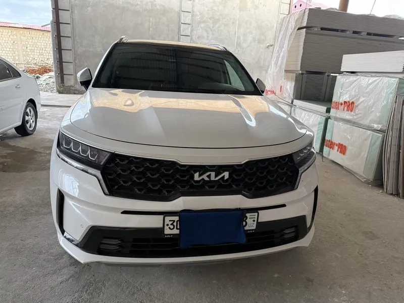 Moshena sotiladi 7 kishilek kia Sorento