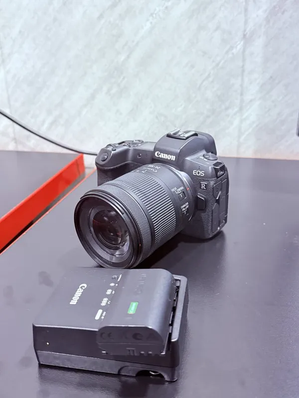 Canon EOS R pul kerak bir qoʻl