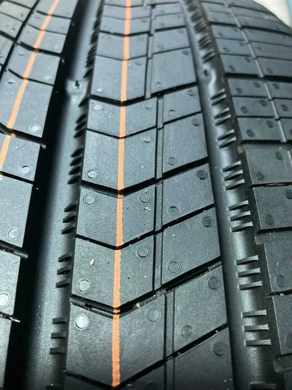 Kumho Majesty X 265/45/21 3
