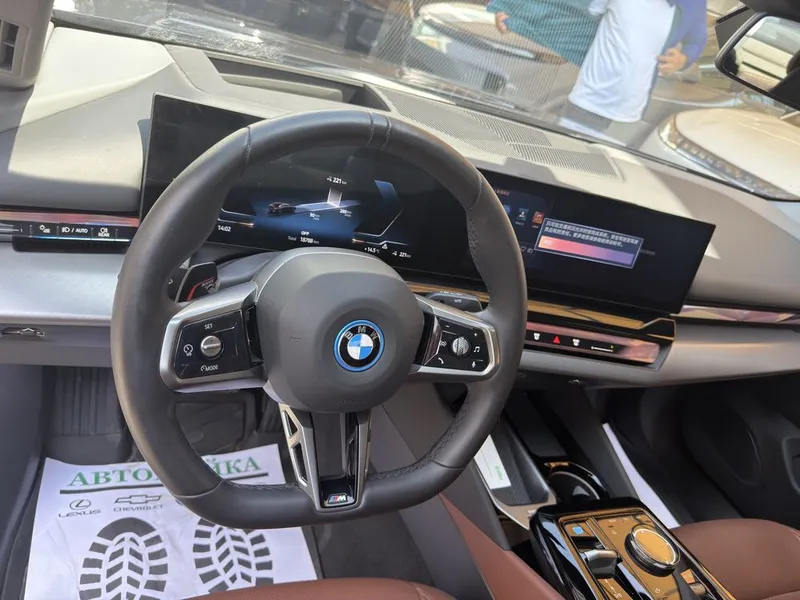 BMW i5 40L M-Sport 2025 yil full dop opsiya — фото 5