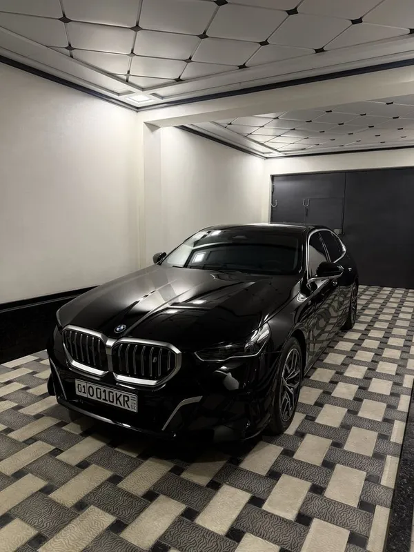 BMW i5 40L 2025 1