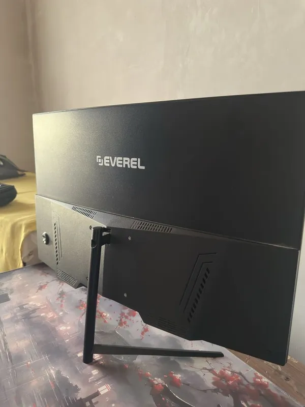 EVEREL 27” 200Hz Gaming Monitor 2