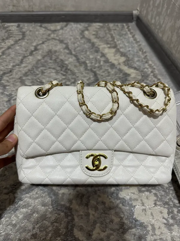 Белая сумка Chanel 1 Белая сумка Chanel 1