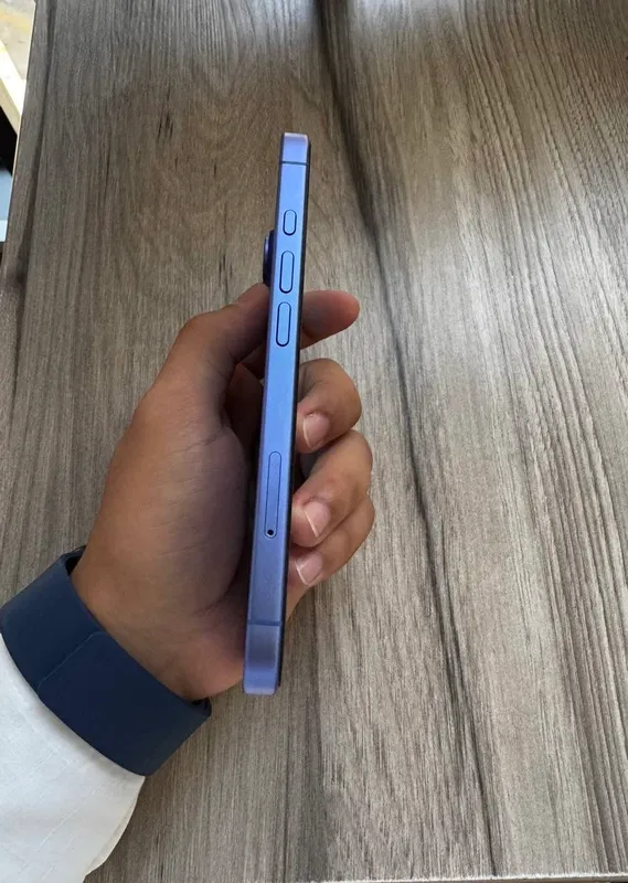 iPhone 16 4