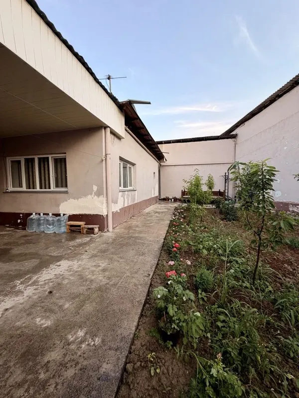 Продается участок в Мирзоулугбекском районе. Qorasuv bo’yi.