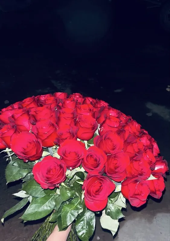 Продаётся цветок: 51 роза, совсем не вянет, даже если не ставить в воду, будет стоять Продаётся цветок: 51 роза, совсем не вянет, даже если не ставить в воду, будет стоять