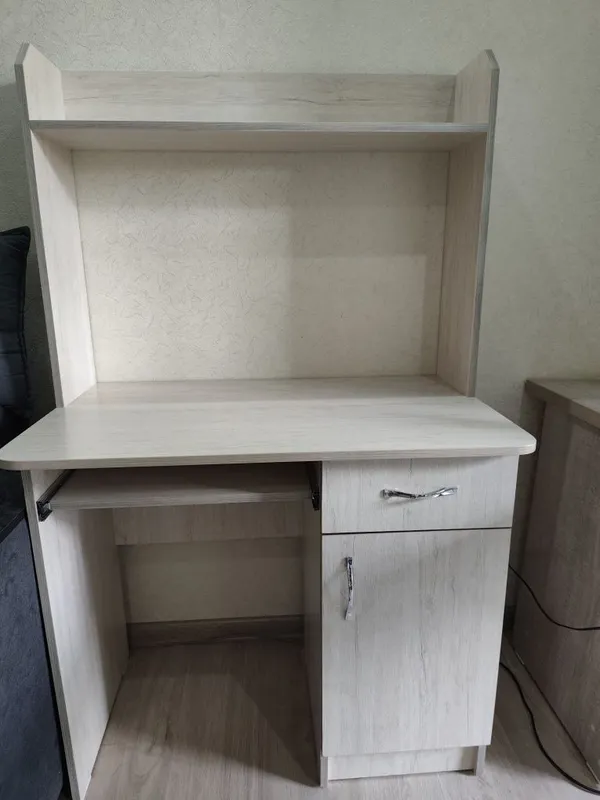 Продаю стол для школьника 2 Продаю стол для школьника 2