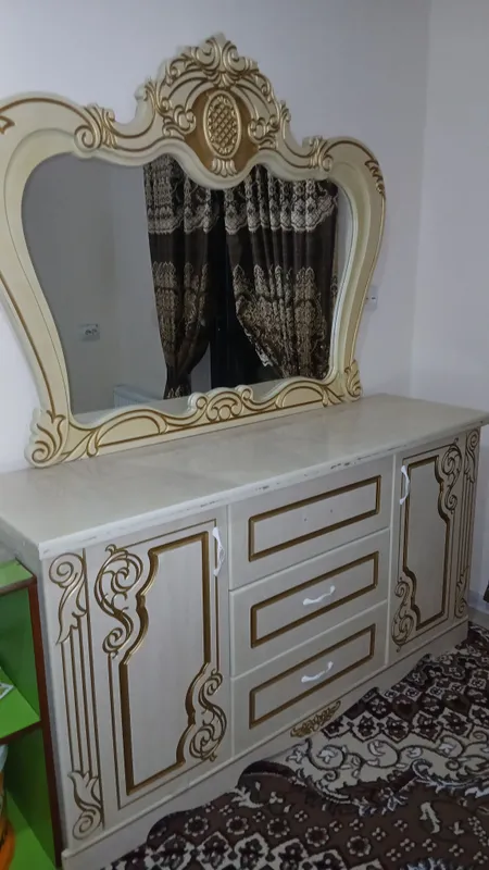 Спальный комплект и стол со стульями для кухни 4 Спальный комплект и стол со стульями для кухни 4