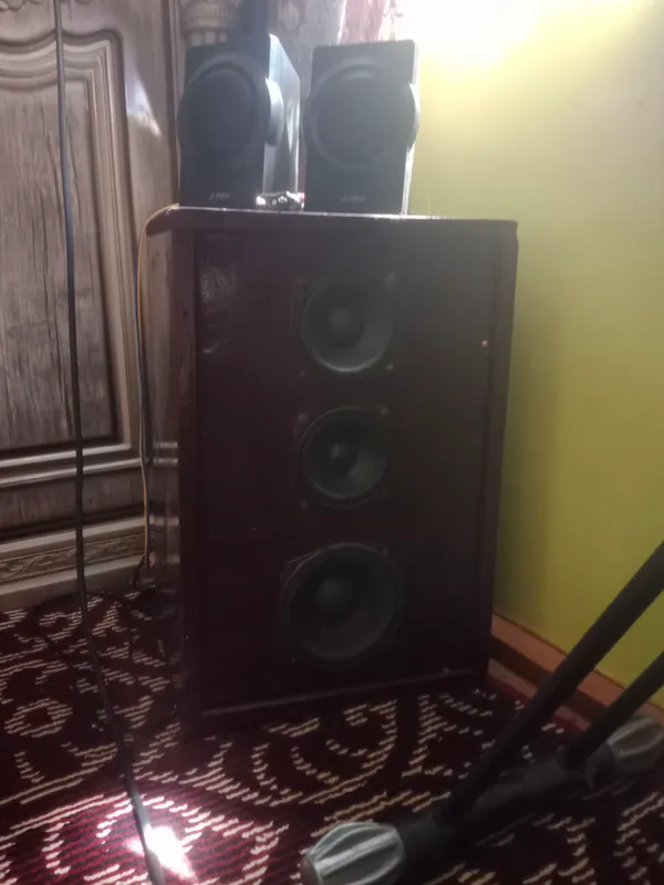 Сабвуфер работает отлично, ничего не падает, с пультом Сабвуфер работает отлично, ничего не падает, с пультом