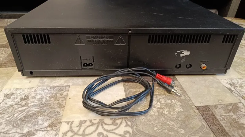 CD проигрыватель PHILIPS AK 630 3 CD проигрыватель PHILIPS AK 630 3