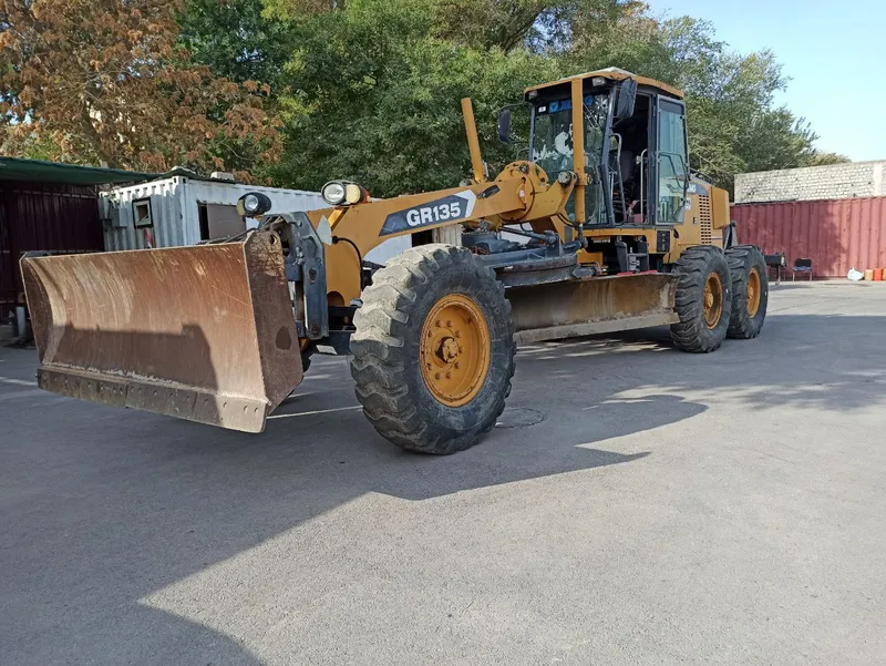Автогрейдер GR135 Avtogreyder в отличном состоянии