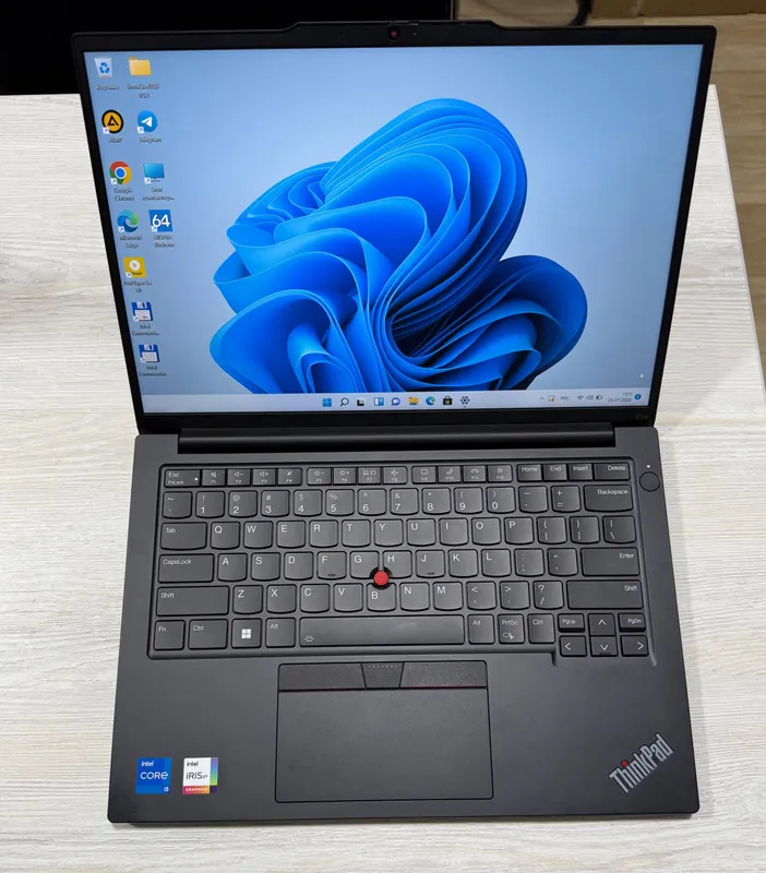 ThinkPad E14 Gen 5 - 14" Core i5-1335U 16GB/256GB 1 ThinkPad E14 Gen 5 - 14" Core i5-1335U 16GB/256GB 1