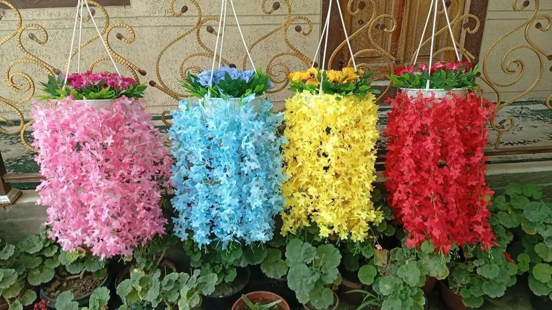 Подвесные искусственные цветы