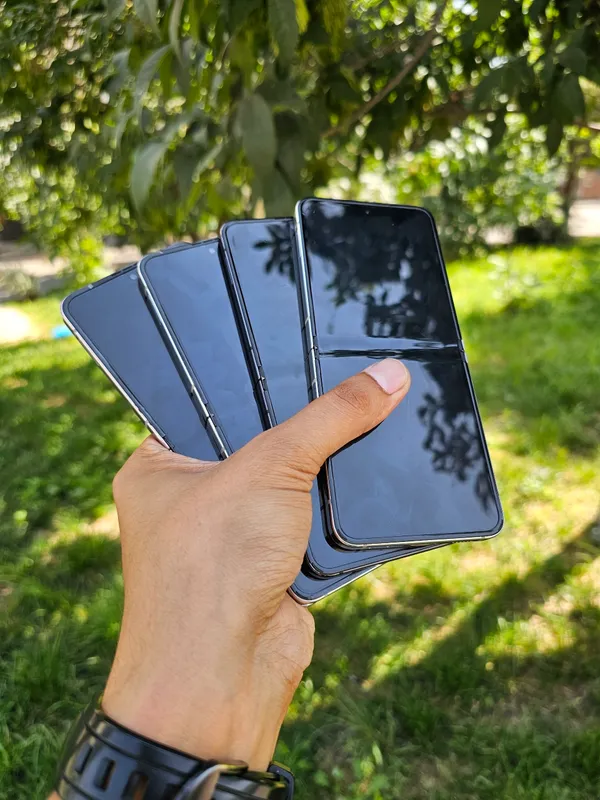 Samsung Galaxy Z Flip 5 (5G) 2