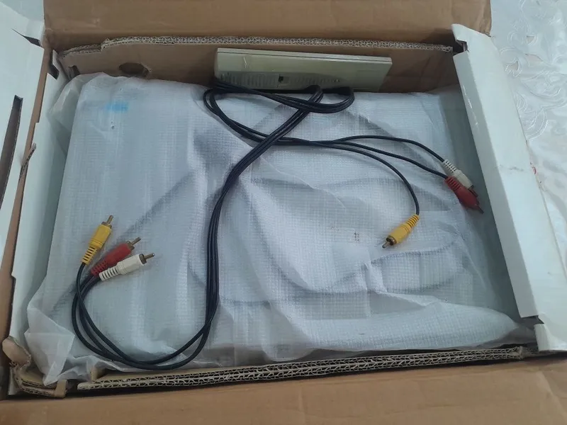DVD holati yaxshi pulti simlari bor 2