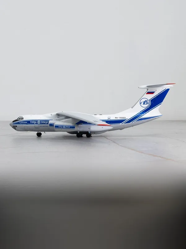 Коллекционная модель самолёта ИЛ-76, детализированная, масштаб 1:200 — фото 2