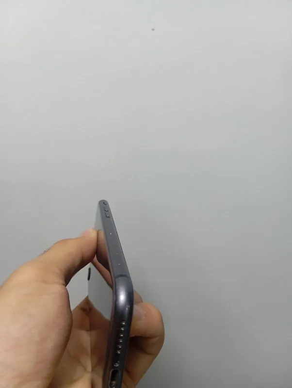iPhone 8 64GB . 4