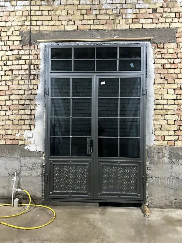 Naves darvaza reshotka perela kazerok