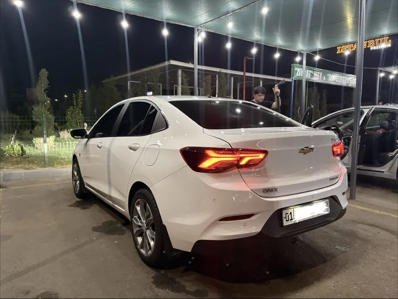 Продается Chevrolet Onix Premier 2 3 Продается Chevrolet Onix Premier 2 3